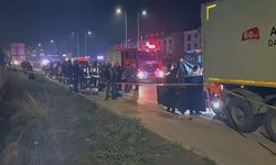 Park halindeki TIR’a çarpan motosikletin sürücüsü öldü