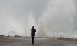 Karadeniz’in hırçın dalgaları 6 metreye ulaştı