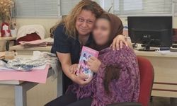 Şiir defteri hediye edilen genç kız duygusal anlar yaşadı