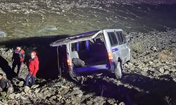 Kaçak göçmenleri taşıyan minibüs dereye uçtu: 20 yaralı