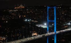 Köprüler Türk Dünyası Günü nedeniyle turkuaz renge büründü
