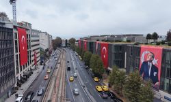 İstanbul caddeleri Türk bayraklarıyla donatıldı