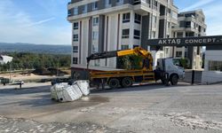 Yola kimyasal madde sızdı, cadde trafiğe kapatıldı
