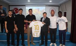 Kayserisporlu futbolcular cezaevindeki  gençlerle buluştu