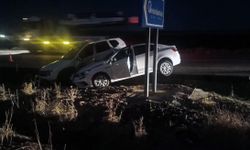 İki otomobil çarpıştı: 1’i bebek 6 yaralı