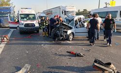 Damlama’da hafif ticari araç TIR'a çarptı; 2 ölü, 1 yaralı