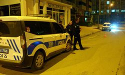 Sokakta karşılaştıkları 2 kişiye ateş açıp kaçtılar