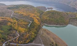 Nemrut Krateri Gölü Sonbahar renklerine büründü