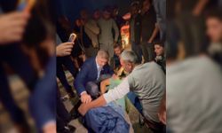 Otomobilin çarptığı yaralıya ilk yardımı vali ve milletvekili yaptı