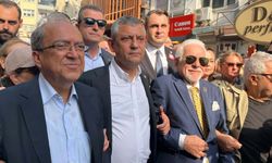 Özgür Özel’den gazetecilere destek yürüyüşü