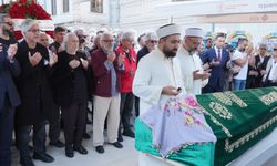 Duayen tiyatrocu son yolculuğuna uğurlandı