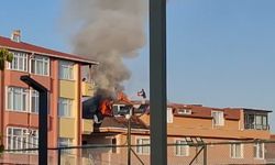 Tadilat sırasında çıkan yangında çatı zarar gördü