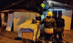 Sobadan sıçrayan kıvılcım evi yaktı