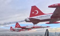 Türk Yıldızları'ndan nefes kesen uçuş