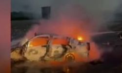Adana'da, tır ile çarpışan otomobil yandı