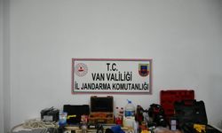 Gürpınar kaya mezarında kaçak kazıya suçüstü