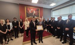 Gazi Özdemir mazbatasını alarak yeni dönemine resmen başladı