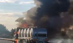 Otoyolda alev alan TIR, kullanılamaz hale geldi