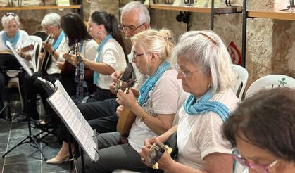 Silifke’de Üç Kuşak Aynı Sahnede: Mandolin ve Ukulele Ezgileri Taşucu’nda Buluştu