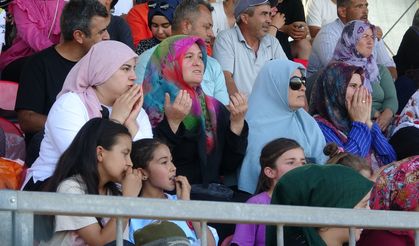 Erdemli'de Futbol Şöleni: Kadınların Tribün Desteği Turnuvaya Renk Kattı