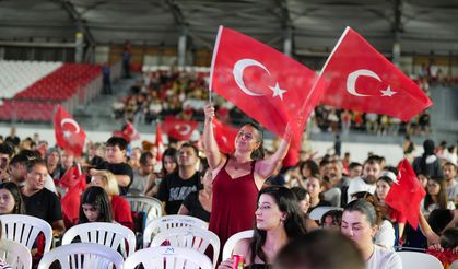 Tarsus’ta 12 Dev Adam Final Heyecanı Dev Ekranda Yaşandı