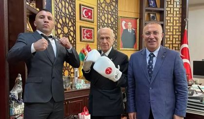 Dünya Boks Şampiyonu Avni Yıldırım, MHP Lideri Devlet Bahçeli’yi ziyaret etti