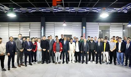 Vali Toros Yenişehir Erkek Öğrenci Yurdu’nda Öğrencilerle Buluştu