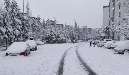 Kar ve Tipi Nedeniyle Yol Çift Yönlü Kapandı