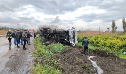 Akaryakıt tankeri portakal bahçesine devrildi