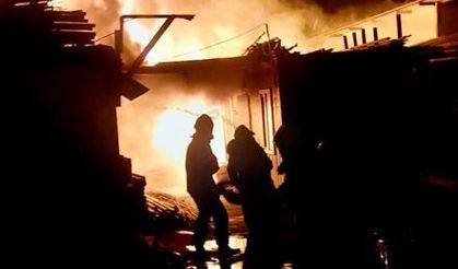 Bodrum’da 3 konteyner alev alev yandı