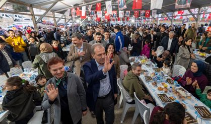 Başkan Seçer ve Meral Seçer, Toroslar'da iftar sofrasında vatandaşlarla buluştu