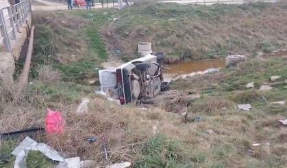Kütahya'da feci kaza: Otomobil dereye uçtu, 3 yaralı