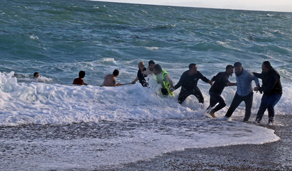 Sahilde can pazarı: 2 kardeş kurtuldu, kuzen hayatını kaybetti