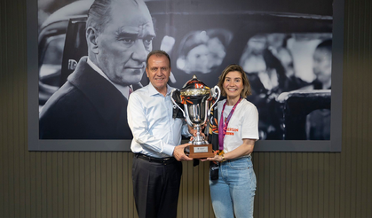 Başkan Seçer, Çimsa ÇBK Mersin takımı ile bir araya geldi