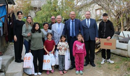 Tarsus’ta anlamlı ziyaret: Öğrencilere bilgisayar ve eğitim desteği