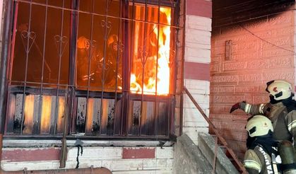 Avcılar'da 4 katlı binada yangın; mahsur kalan 20 kişi kurtarıldı