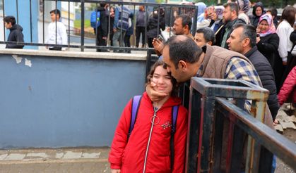 Kahmramanmaraş'ta öğrencilerden hüzünlü ders başı