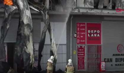 Mobilya deposunda yangın paniği