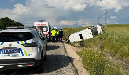 Minibüs şarampole uçtu: Diyarbakır’da 19 kişi yaralandı