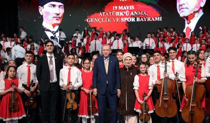 Cumhurbaşkanı Erdoğan ve eşi Emine Erdoğan, Cumhurbaşkanlığı Çocuk Orkestrası ve Korosu konserine katıldı