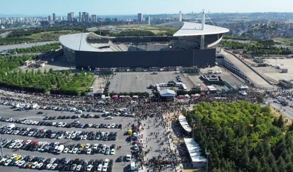 Kanye West konseri öncesi stadyum çevresindeki yoğunluk havadan görüntülendi