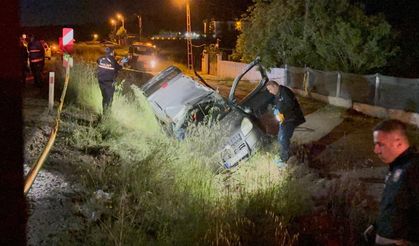 Kırıkkale'de hafif ticari araç şarampole devrildi; 1 ölü, 3 yaralı