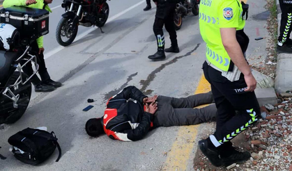 Şüphe üzerine durdurulan motosiklet sürücüsünün üzerinde 1.5 kilogram esrar ele geçirildi