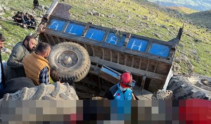 Traktörün altında kalan kuzenler öldü