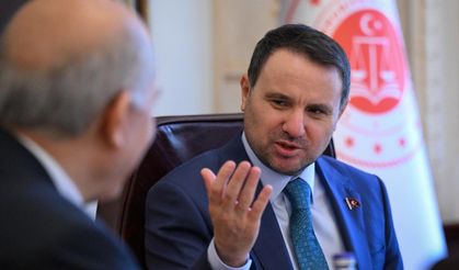 Bakan Gürlek, İstanbul 2 No’lu Barosu Başkanı Şamlı ve stajyer avukatları kabul etti