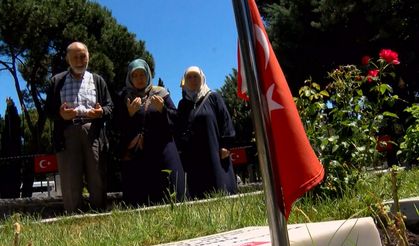 Edirnekapı Şehitliği'nde buruk babalar günü
