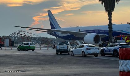 Yolcu uçağı, Antalya Havalimanı’nda radar direğine çarptı