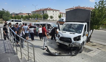 Eskişehir’de kamyonet ve minibüs çarpıştı; 7 yaralı
