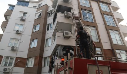 Klimadan çıkan yangında daire kullanılamaz hale geldi