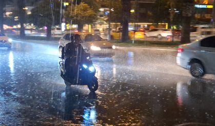 Adana'da sağanak yağış